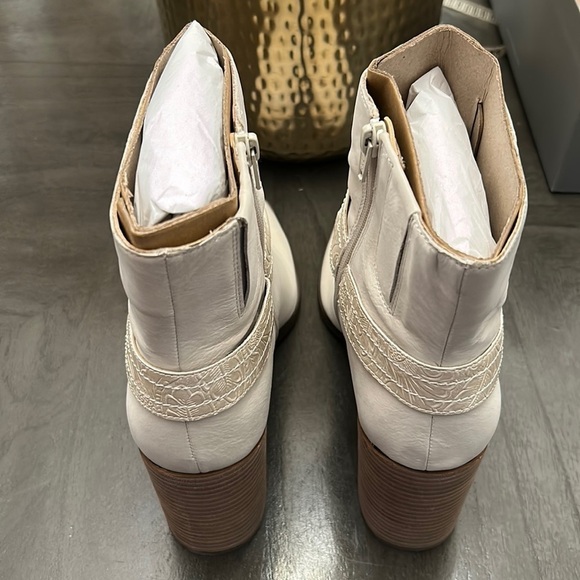 Womens Vionic Carnelia Cream - Picture 8 of 15